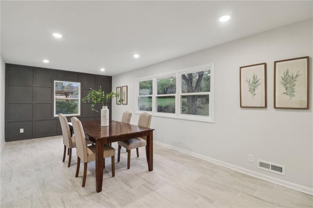 618 E 108th Terrace — photo 12