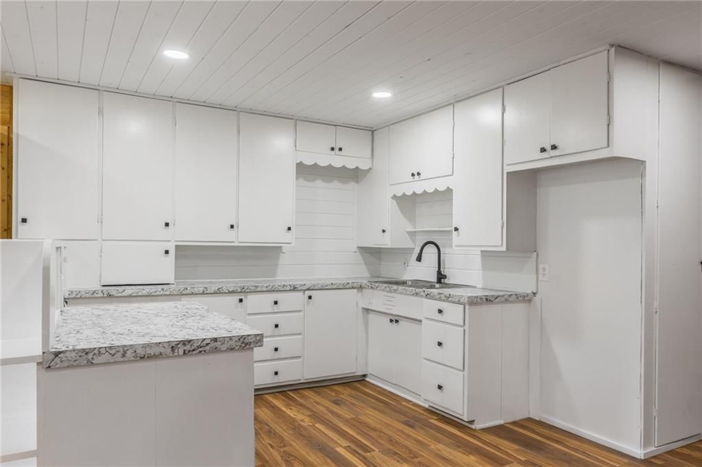 312 W 2nd Street — photo 13