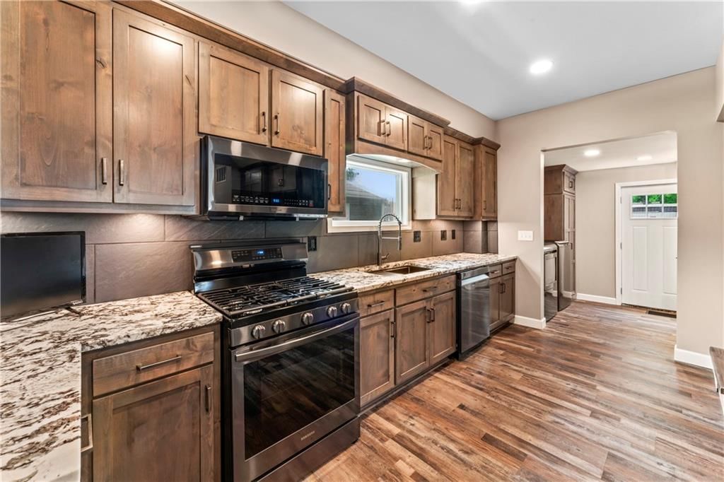 1105 S Gordon Street — photo 16