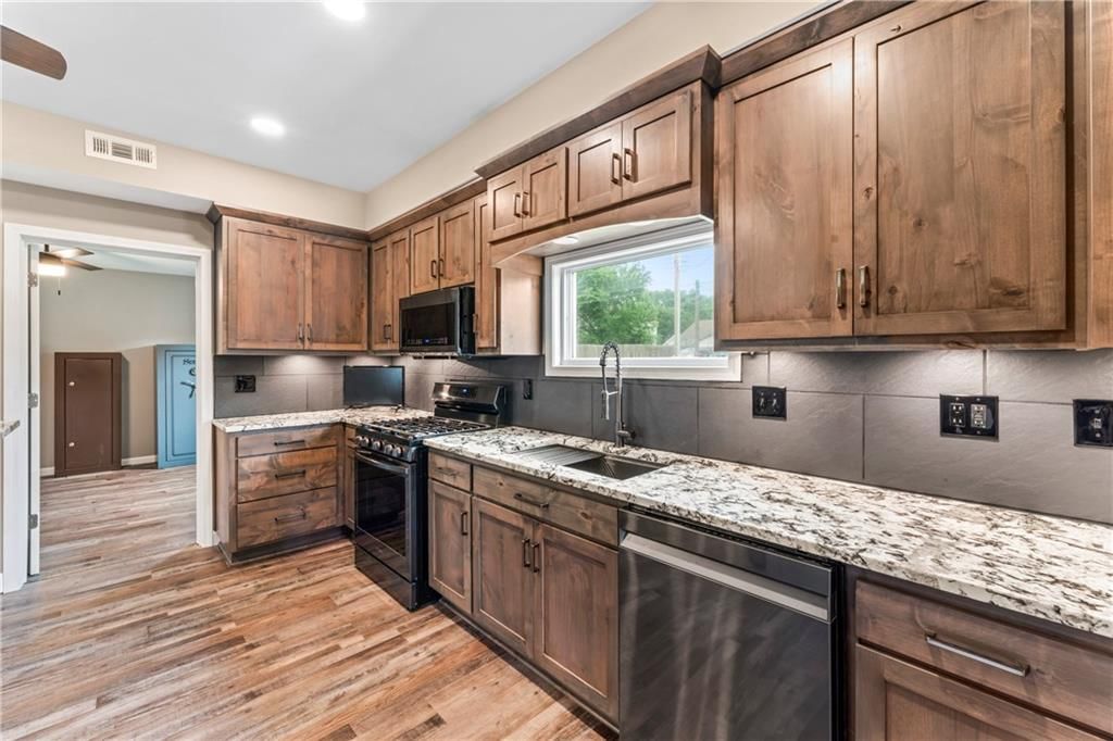 1105 S Gordon Street — photo 17