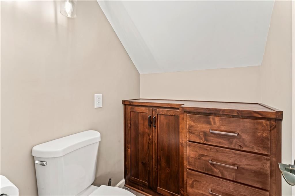 1105 S Gordon Street — photo 32