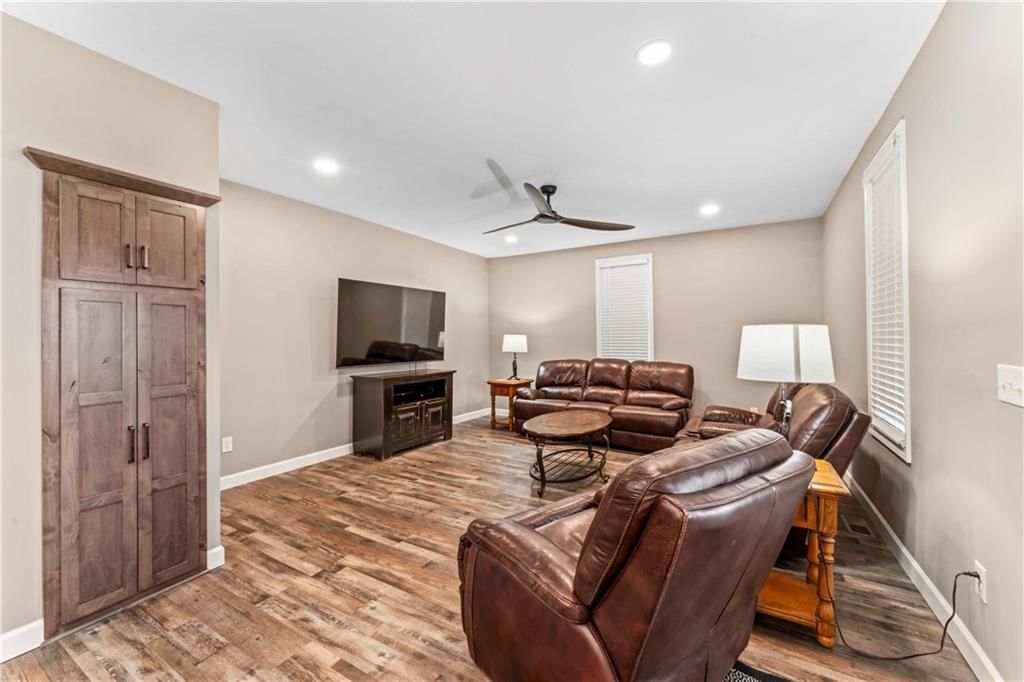 1105 S Gordon Street — photo 7