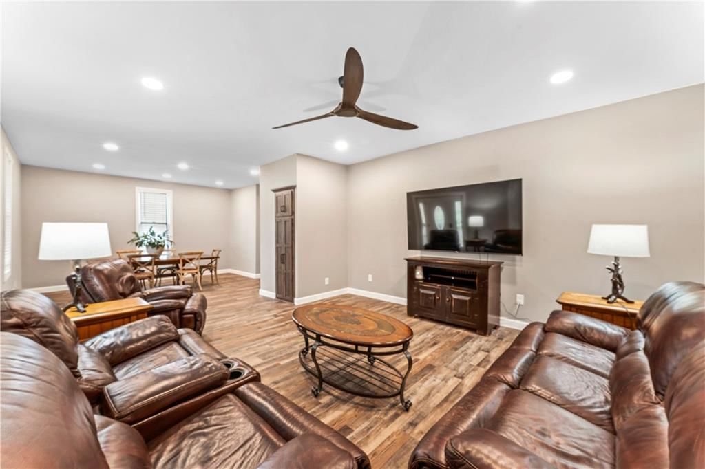1105 S Gordon Street — photo 10