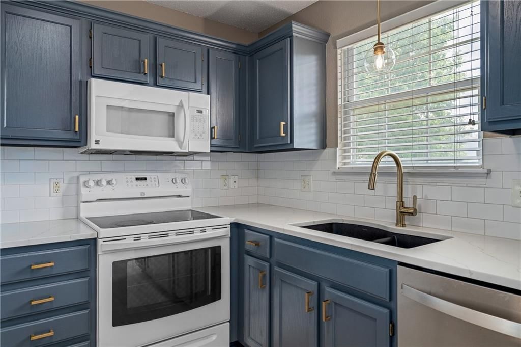 5681 NW Plantation Lane — photo 8