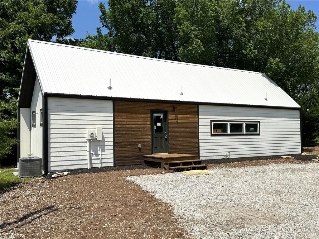 258 Sycamore Drive — photo 1