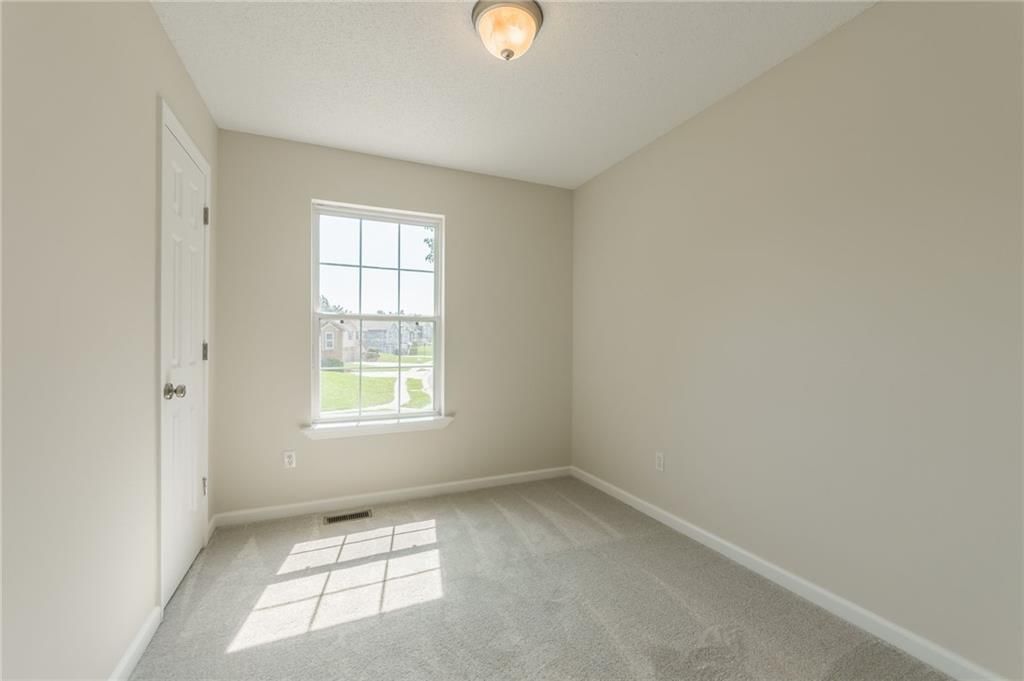 10715 N Booth Avenue — photo 18