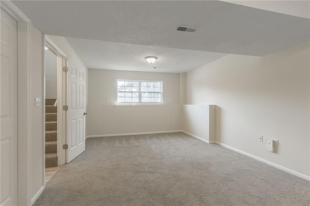 10715 N Booth Avenue — photo 21