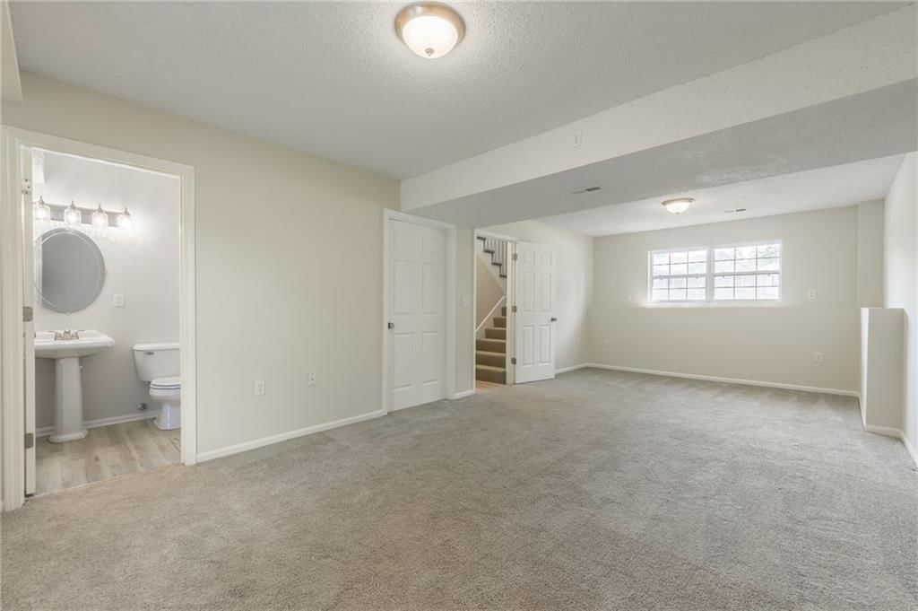 10715 N Booth Avenue — photo 23
