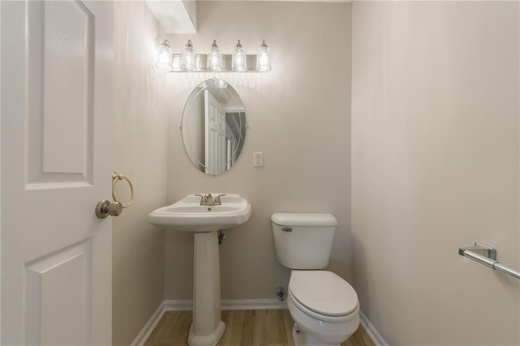 10715 N Booth Avenue — photo 24