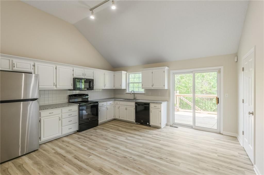 10715 N Booth Avenue — photo 9
