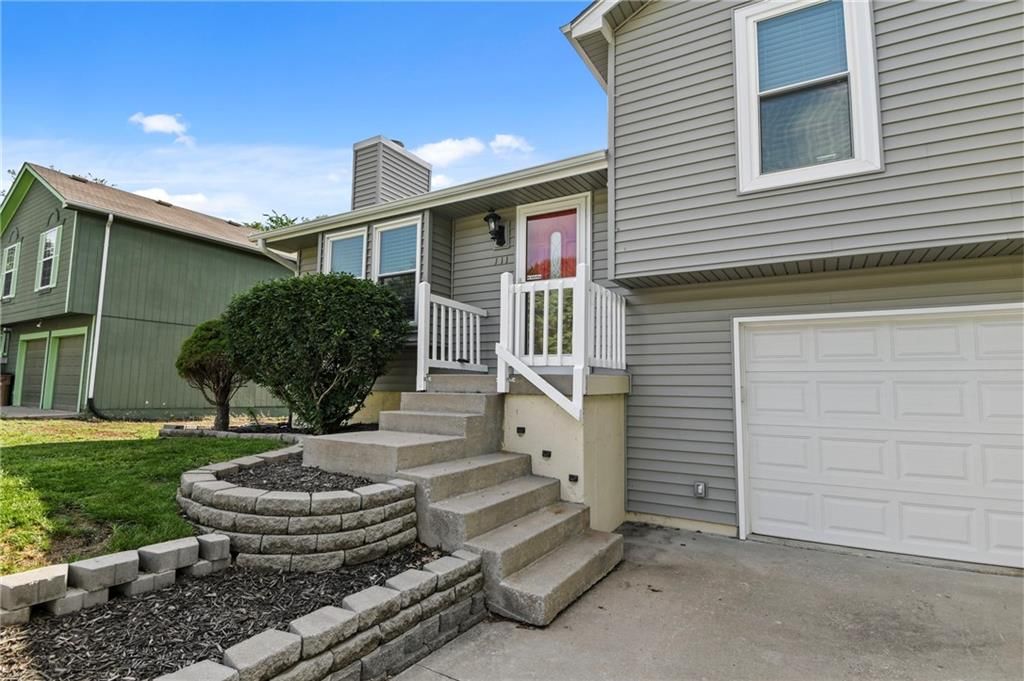 111 S Darrowby Drive — photo 3