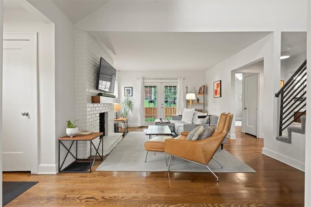 331 E 69th Terrace — photo 3