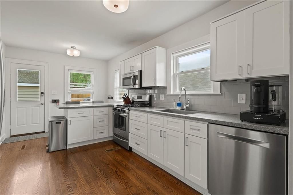 331 E 69th Terrace — photo 8