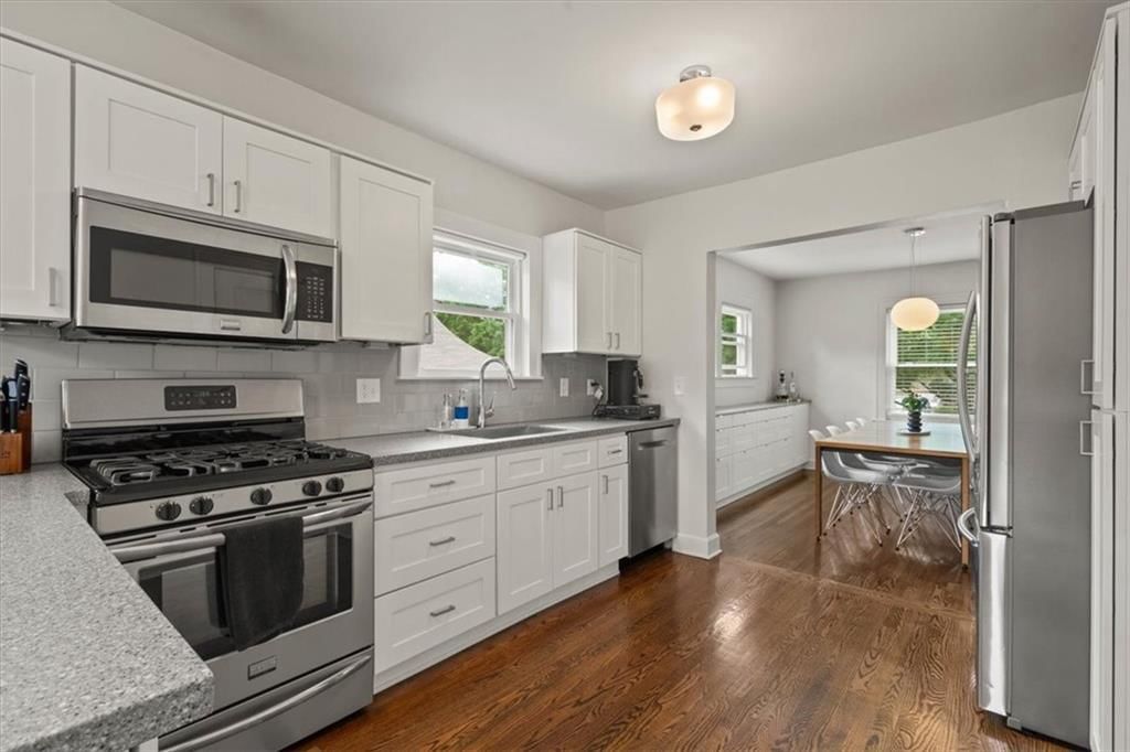 331 E 69th Terrace — photo 9