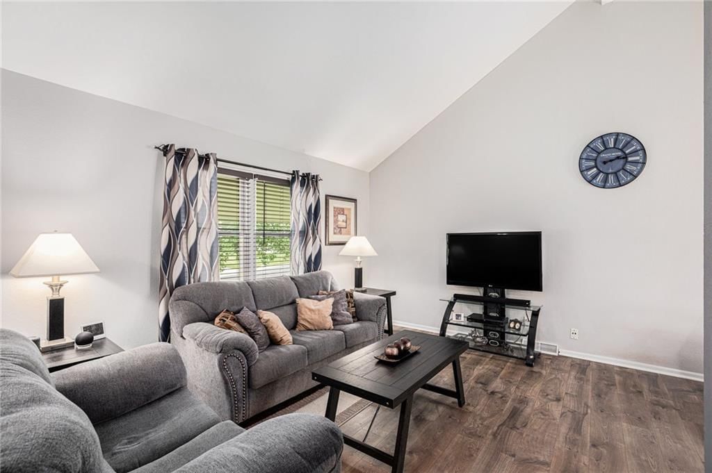520 NW BEAU Circle — photo 4