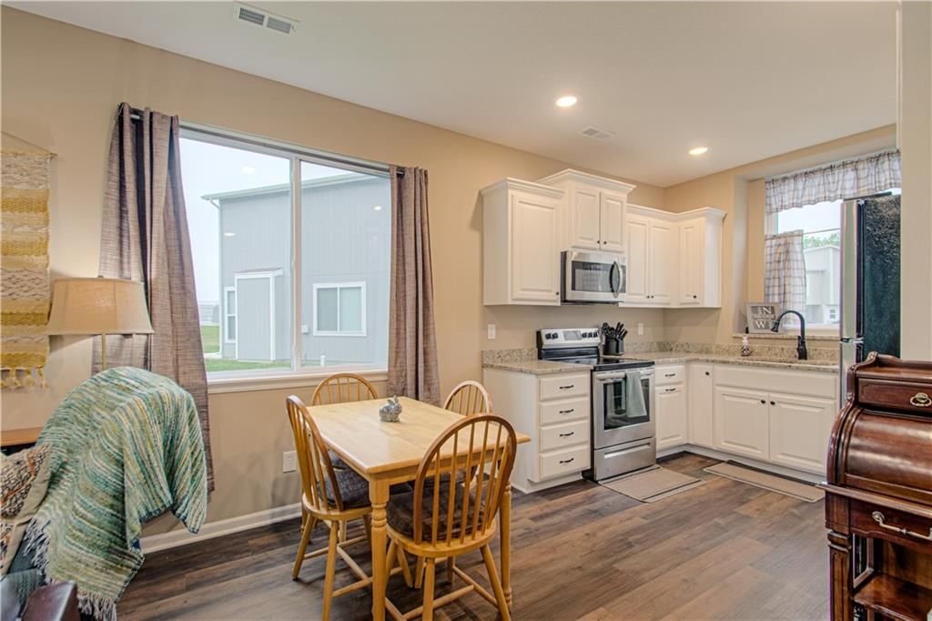 214 N McGee Street — photo 9