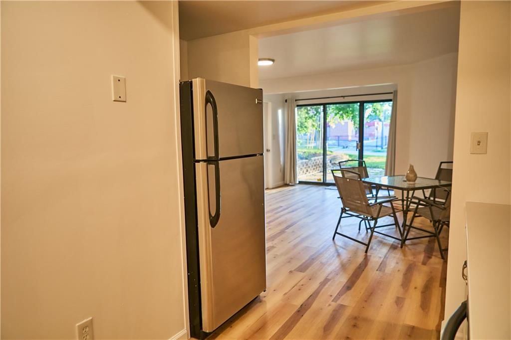 8133 Holmes Road — photo 9