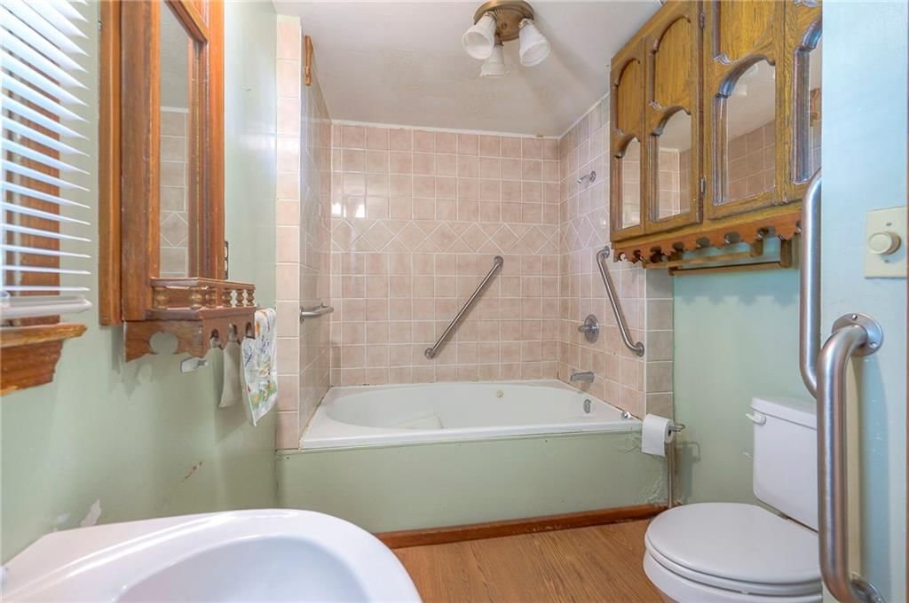 8636 Walmer Street — photo 23