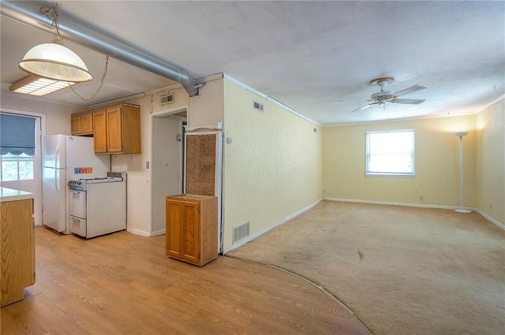 8636 Walmer Street — photo 24