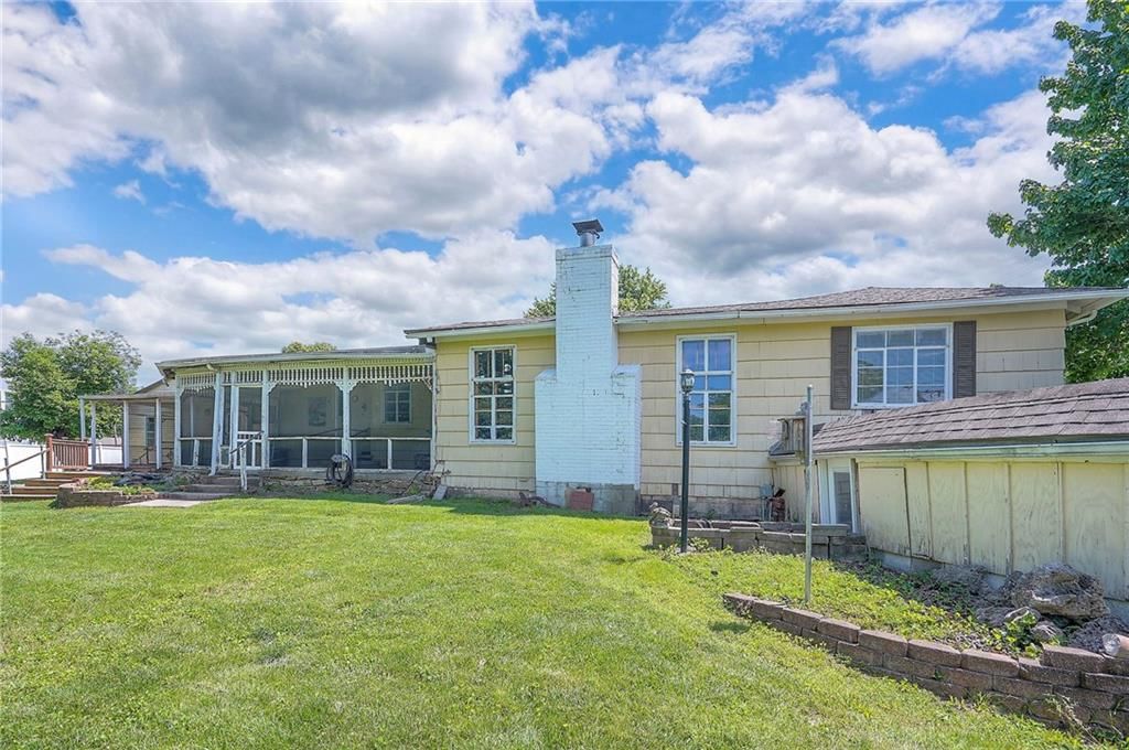 8636 Walmer Street — photo 32