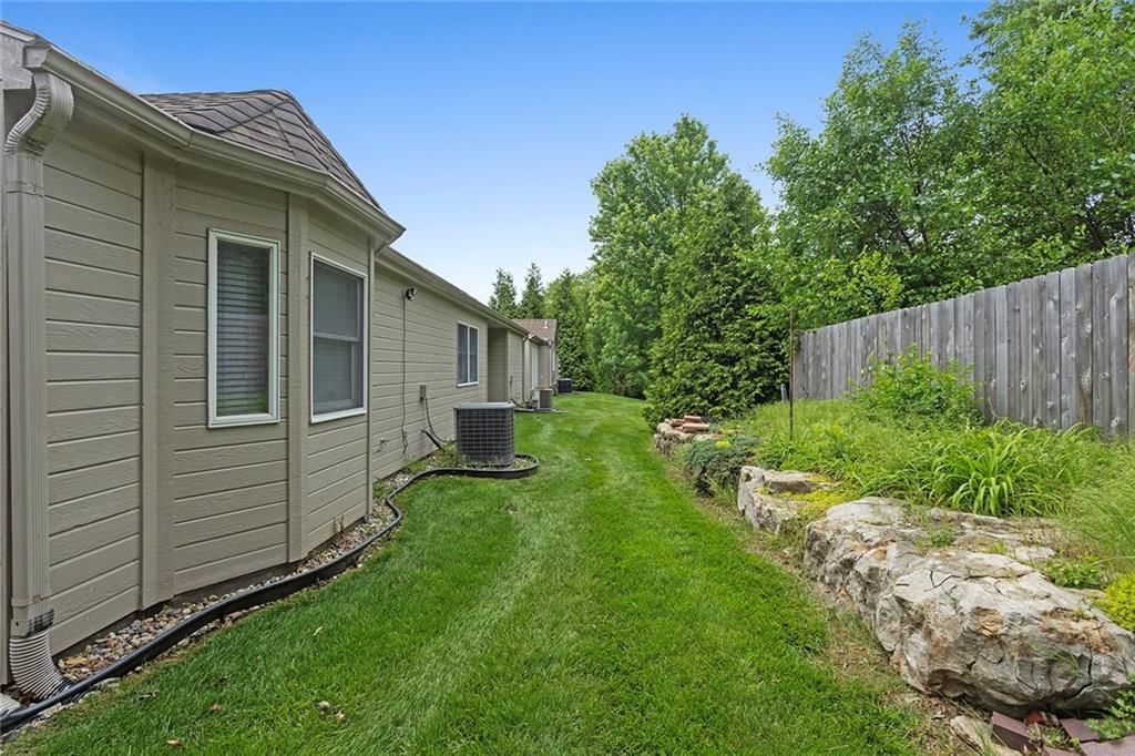 6610 N Revere Drive — photo 30