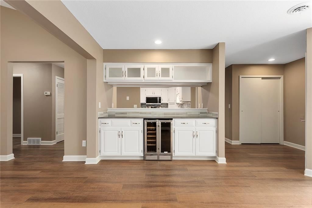 6610 N Revere Drive — photo 8