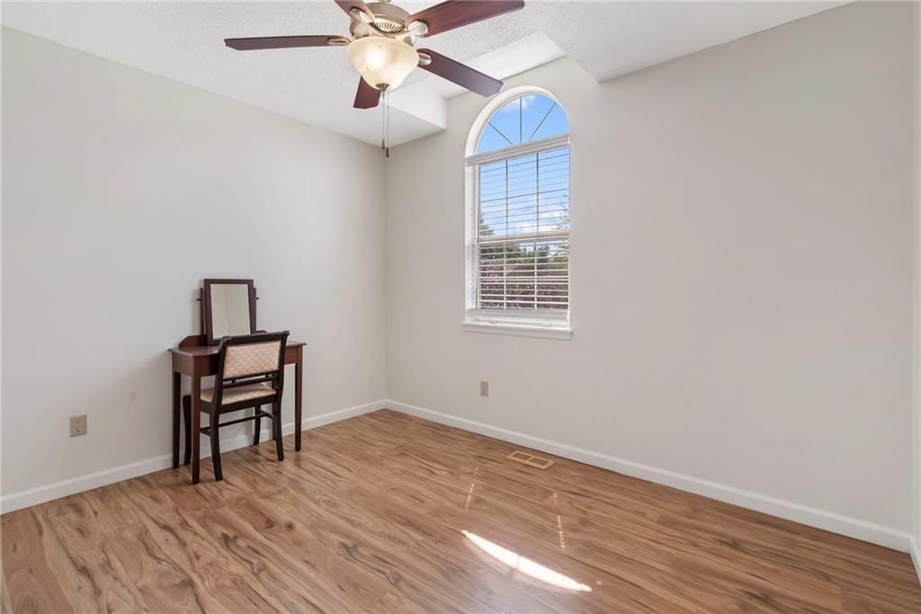 1828 NE Burgandy Circle — photo 13