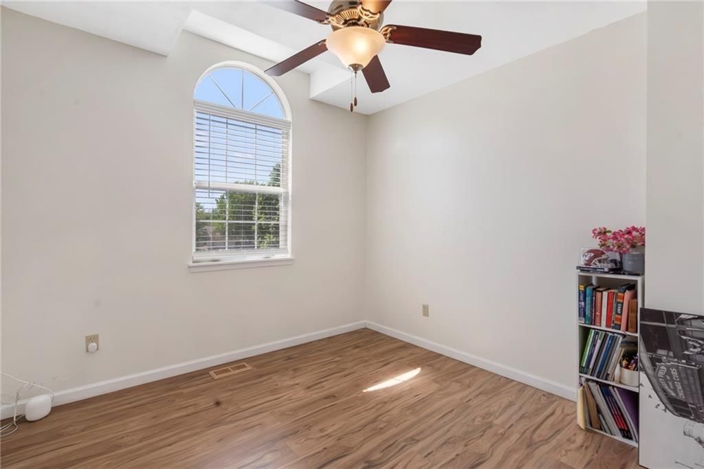 1828 NE Burgandy Circle — photo 15