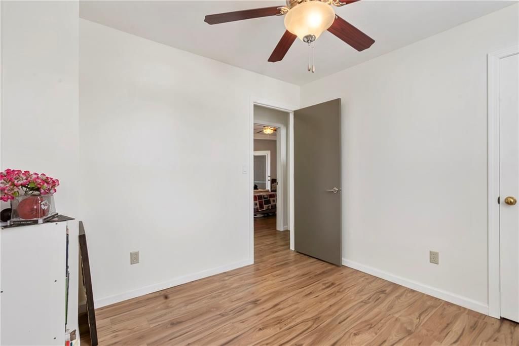 1828 NE Burgandy Circle — photo 16