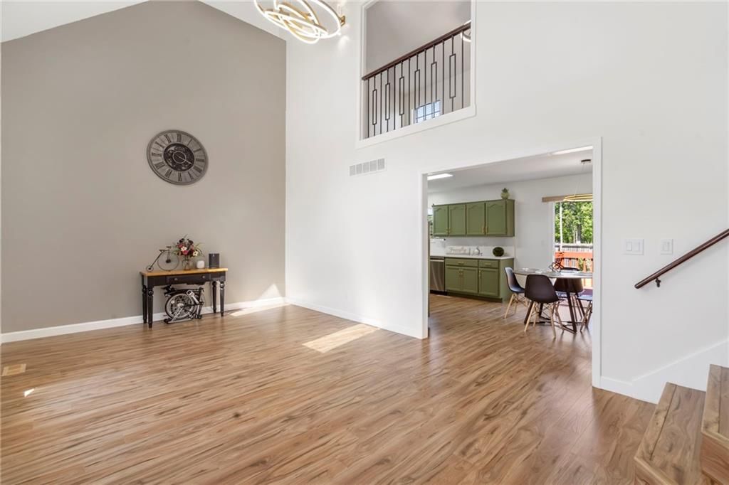 1828 NE Burgandy Circle — photo 3