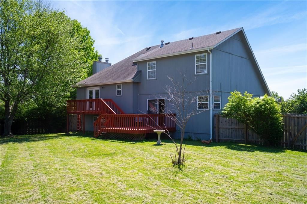 1828 NE Burgandy Circle — photo 24