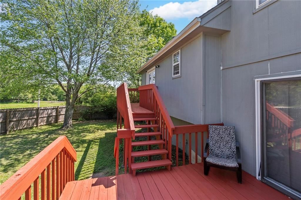 1828 NE Burgandy Circle — photo 25