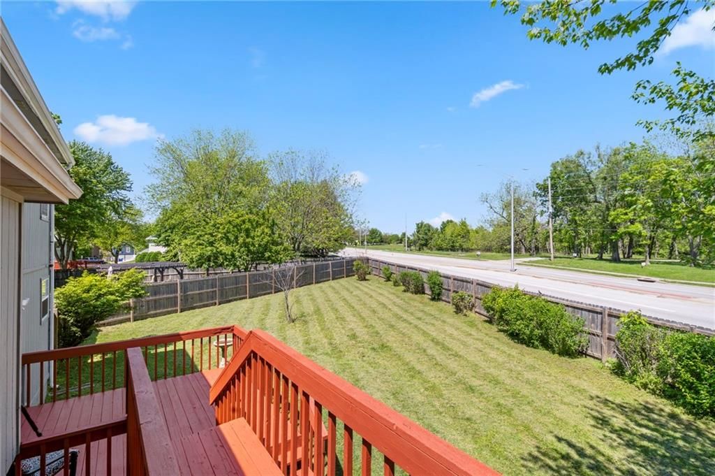 1828 NE Burgandy Circle — photo 26