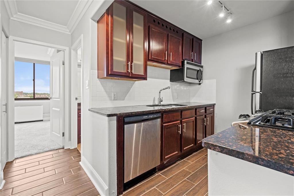 700 E 8th Street — photo 11