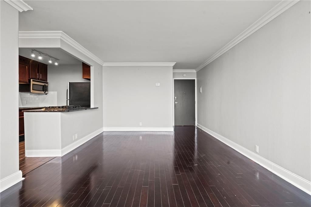 700 E 8th Street — photo 5