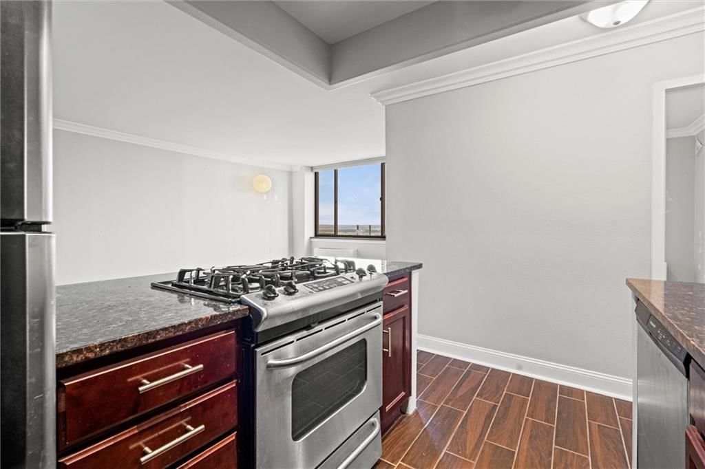 700 E 8th Street — photo 8
