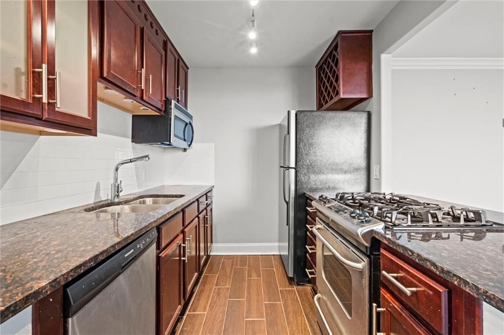 700 E 8th Street — photo 10