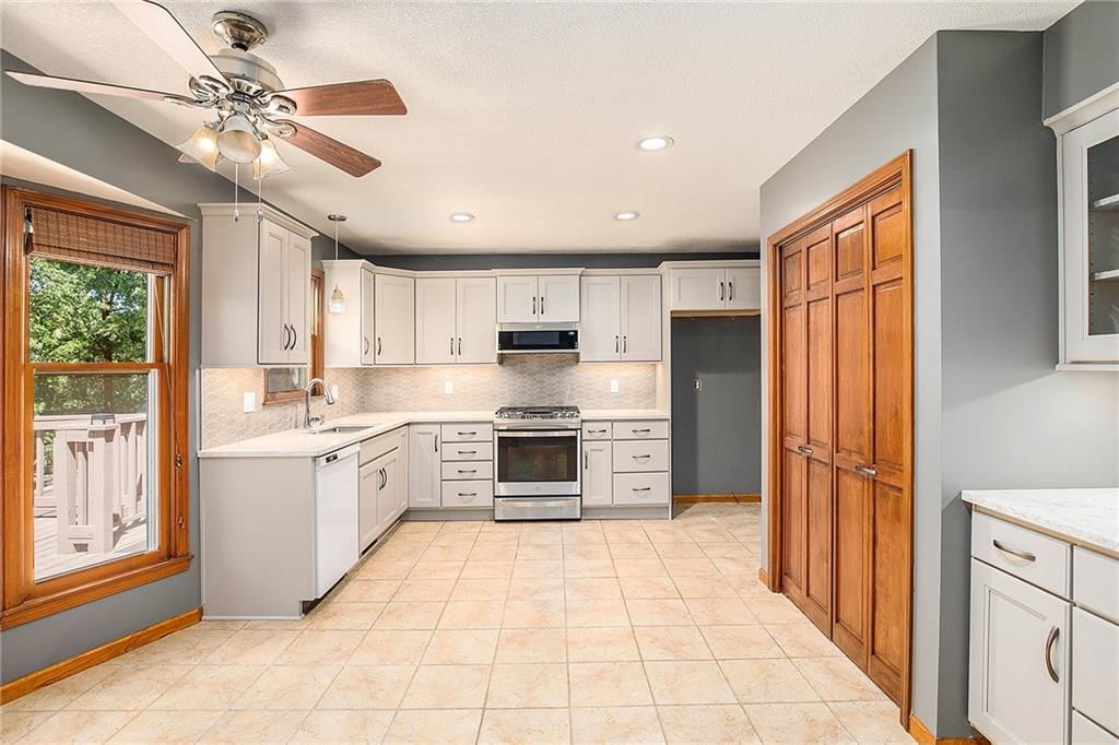 6116 N Amoret Avenue — photo 8