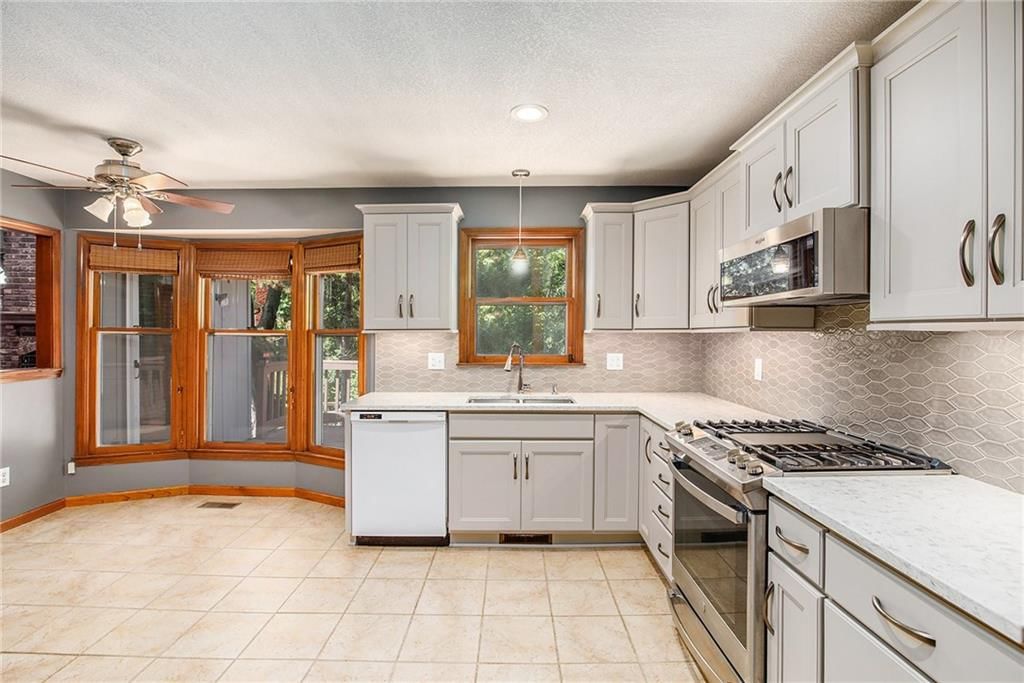 6116 N Amoret Avenue — photo 10