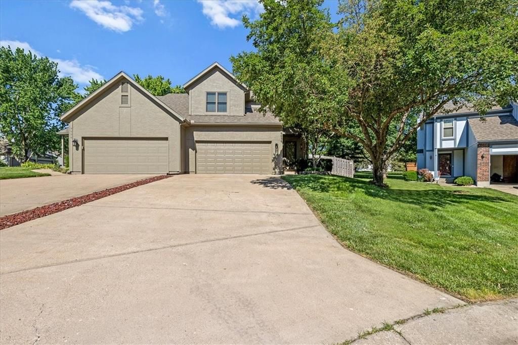 9036 W 121st Terrace, Overland Park, KS