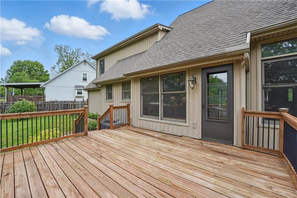 809 NE Jamestown Court — photo 38
