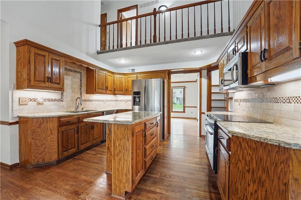 809 NE Jamestown Court — photo 8