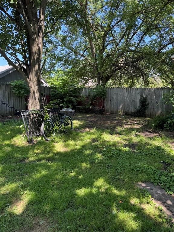 210 W Walnut Street — photo 11