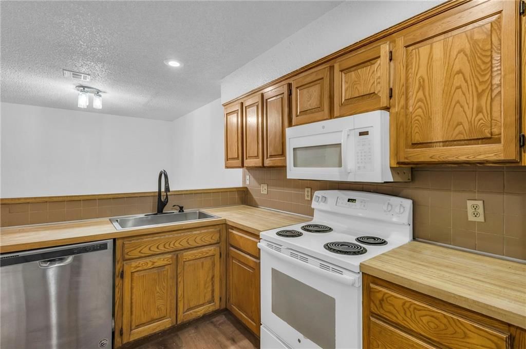 1528 E 123rd Street — photo 12