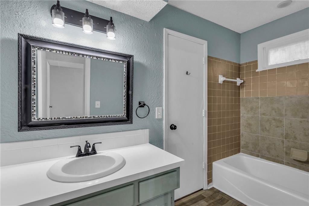 1528 E 123rd Street — photo 18