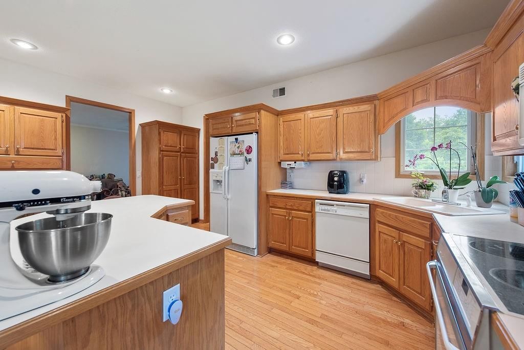 6710 Woodson Road — photo 14