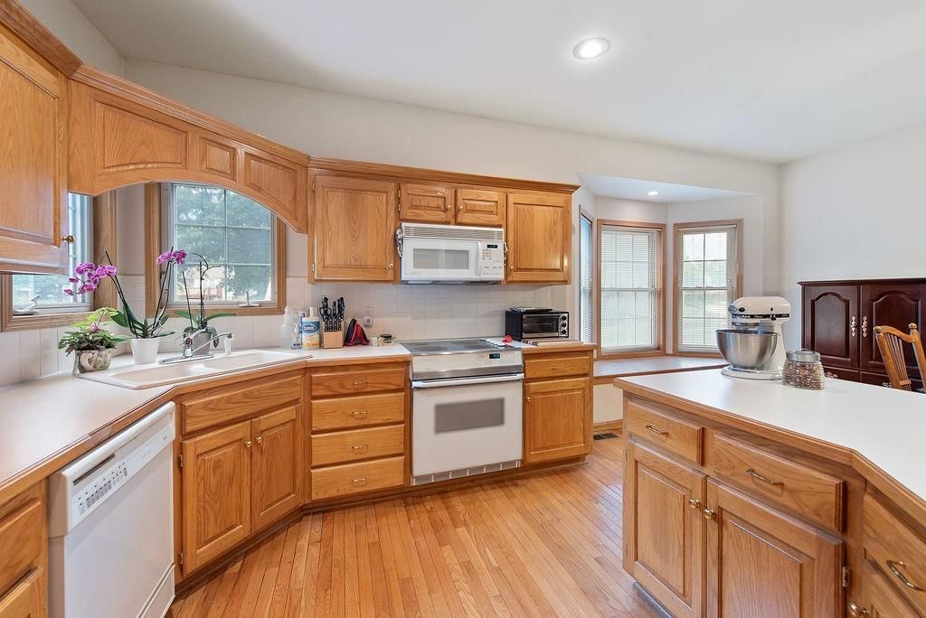 6710 Woodson Road — photo 15