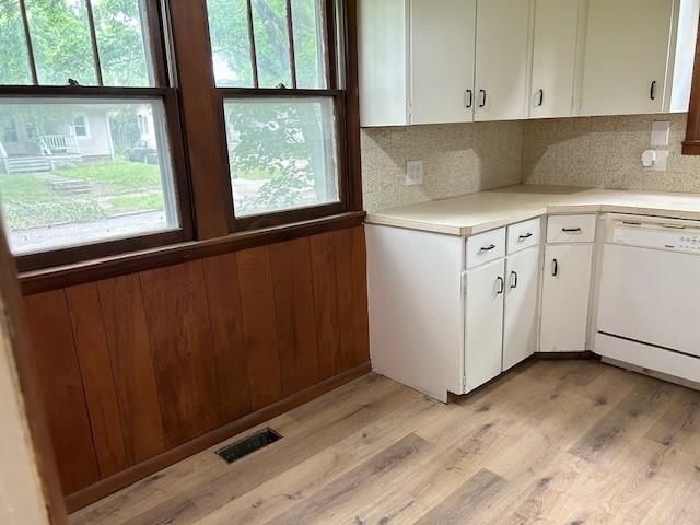 2823 Clark Avenue — photo 8