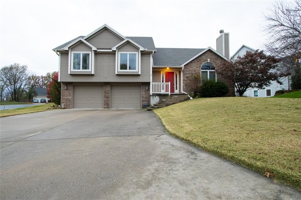1 0 6 Deerfield Drive — photo 2
