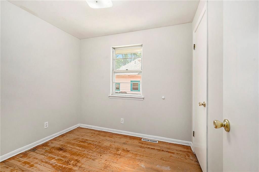 501 Maple Avenue — photo 13